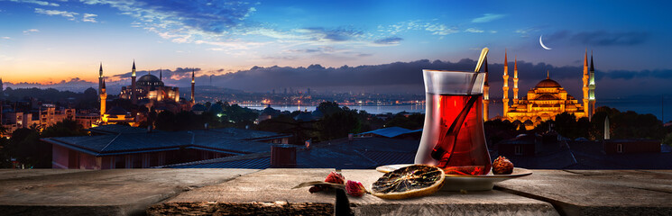 Tea and panorama of Istanbul - obrazy, fototapety, plakaty