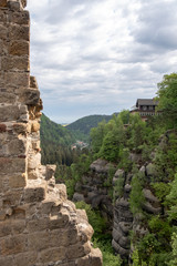 Fototapeta na wymiar Berggasthof Oybin oberhalb der Stadt Oybin im Zittauer Gebirge