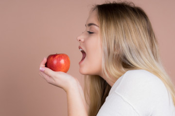 girl with an apple