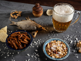 beer, dried fish, cracker, crackers, beer foam, drink beer, peanuts, snacks, chips,