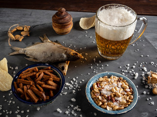 beer, dried fish, cracker, crackers, beer foam, drink beer, peanuts, snacks, chips,