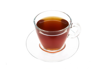 Czarna herbata na białym tle