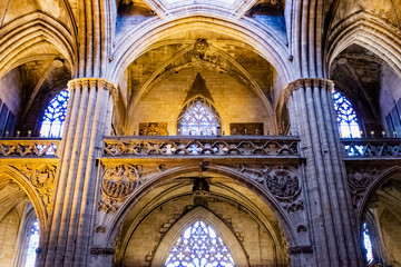 Plafond au style gothique et colonnes de la cathédrale Sainte Croix, Barcelone