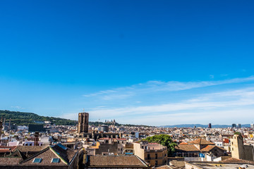Fototapeta na wymiar Vue sur les toits de Barcelone, vue d'en haut