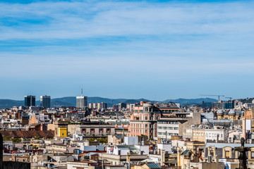 Fototapeta na wymiar Barcelone vue d'en haut, vue sur les toits de Barcelone