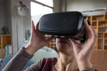 woman using vr
