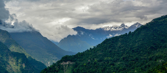 Fototapeta na wymiar view of mountains and lake