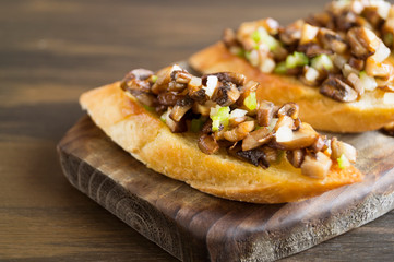 Fried baguette slices with mushrooms, garlic and herbs.