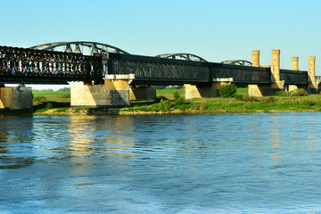 Fototapeta na wymiar stary most w Tczew, Polska