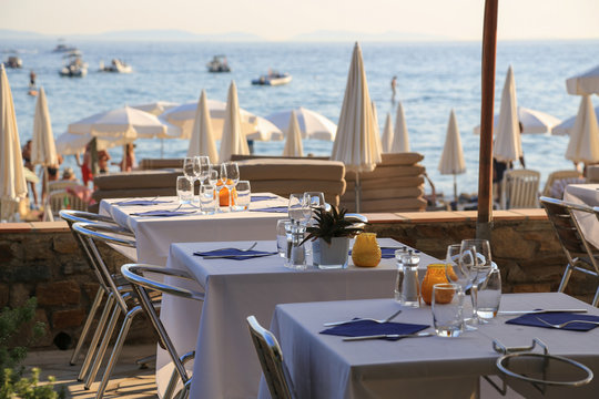 Provence-Cote d´azur: Restaurant mit Blick auf Strand und Meer