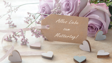 Muttertagskarte mit Rosen und Herzen aus Holz