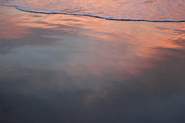 Wolkenspiegelung im Wasser