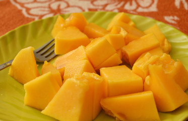 Papaya slices on a plate