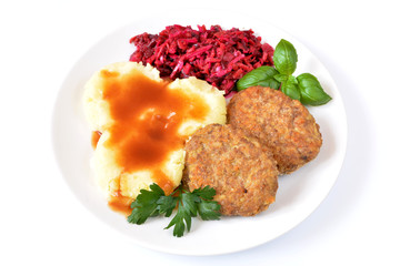 kotlety mielone z ziemniakami, sosem i surówką