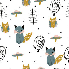 Modèle sans couture de forêt scandinave avec mignon renard, hibou et autres éléments de la forêt. Illustration vectorielle.