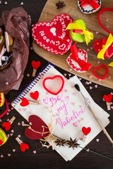 Obraz premium Elegant, beautiful, tasty, gingerbread in the shape of a heart. Valentine's Day