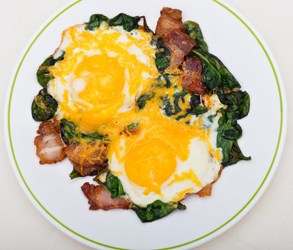 Keto Diet Breakfast With  Eggs, Spinach And Bacon