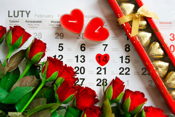  Walentynki - czerwone róże, kalendarz, świece, czekoladki