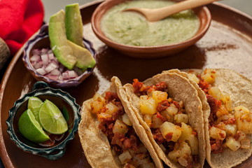 Tacos de papa con chorizo