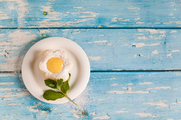 Flower shaped tartlets with lemon curd