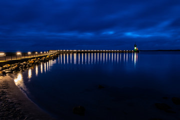 Leuchtturm auf der Nordermole Travemünde bei Nacht