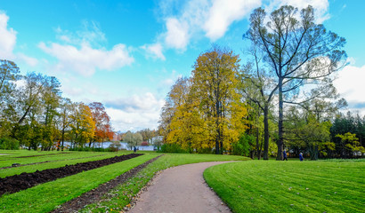 Fototapeta na wymiar Autumn park in St Petersburg, Russia