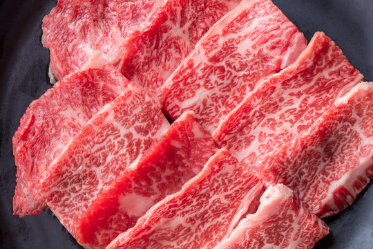焼肉の牛カルビ霜降り（厚切りカルビ）