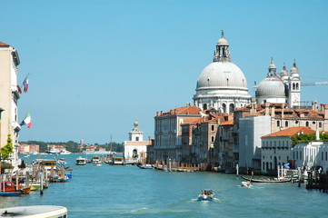 Fototapeta na wymiar Vista di Canal Grande e della Basilica di Santa Maria della Salute, Venezia, Italia