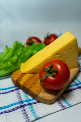 Cheesenwith tomato