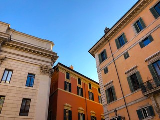 Fototapeta na wymiar Edifici colorati in Piazza di Pietra, Roma, Italia