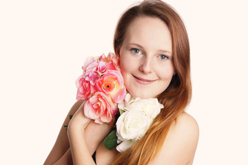 Obraz na płótnie Canvas portrait of a young woman with flowers