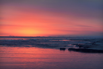 Fototapeta na wymiar piękny wschód słońca nad morzem