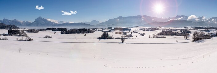 Panorama Landschaft in Bayern bei F&uuml;ssen im Winter