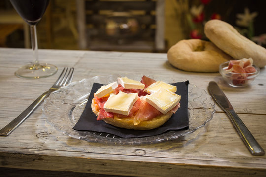 Baggel de Jam&oacute;n serrano y queso