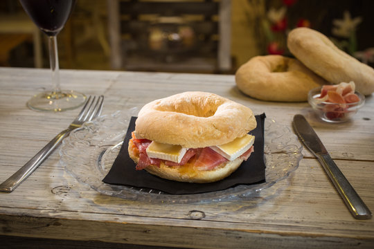 Baggel de Jam&oacute;n serrano y queso