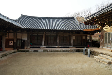 Fototapeta premium Hwaeomsa Buddhist Temple