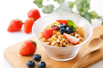 フルーツグラノーラ   Fruit granola breakfast