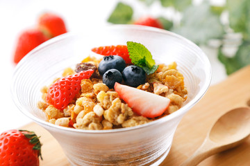 フルーツグラノーラ   Fruit granola breakfast
