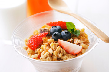 フルーツグラノーラ   Fruit granola breakfast