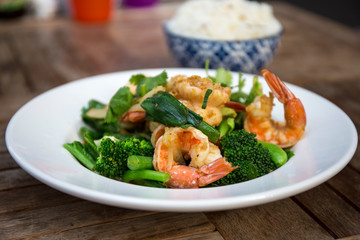 Garlic Prawn and Steam Vegetables with black pepper