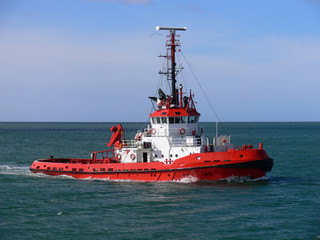 Tugboat underway at sea to towage job location.