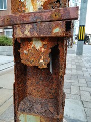 sd錆びだらけの柱