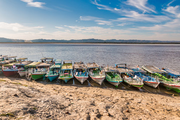 Fototapeta na wymiar Boote am Irrawaddy