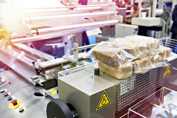 Bread packaging machine