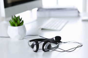 Communication support, call center and customer service help de