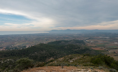 Obraz na płótnie Canvas The sea from the top of the mountain in the sierra de irta