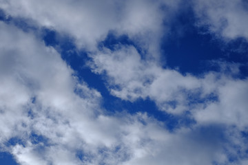 Wolkenfiguren am Himmel