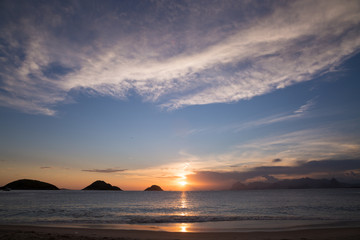 Fototapeta premium beautiful sunset at itaipú beach in niterói, rio de janeiro, brazil