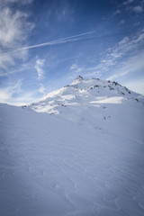 Panorama mit Blick auf den Gipfel im Winter