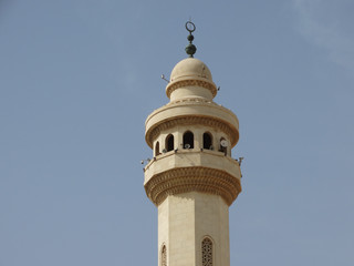 Fototapeta na wymiar Turm der Al Fateh Grand Moschee in Bahrain